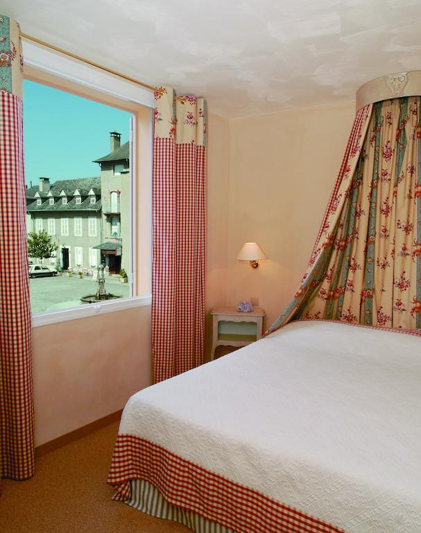 Hotel Le Viscos Saint-Savin  Pokoj fotografie